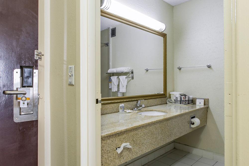 Days Inn By Wyndham Havelock Ngoại thất bức ảnh